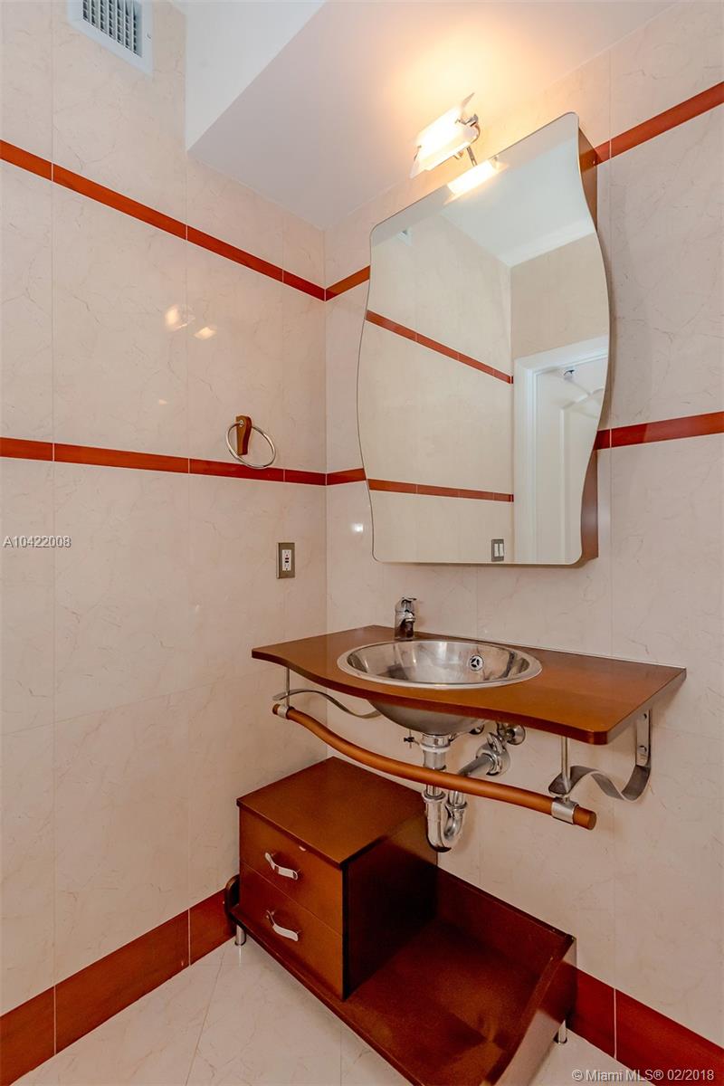 THE COSMOPOLITAN RESIDENC - Residential Lease