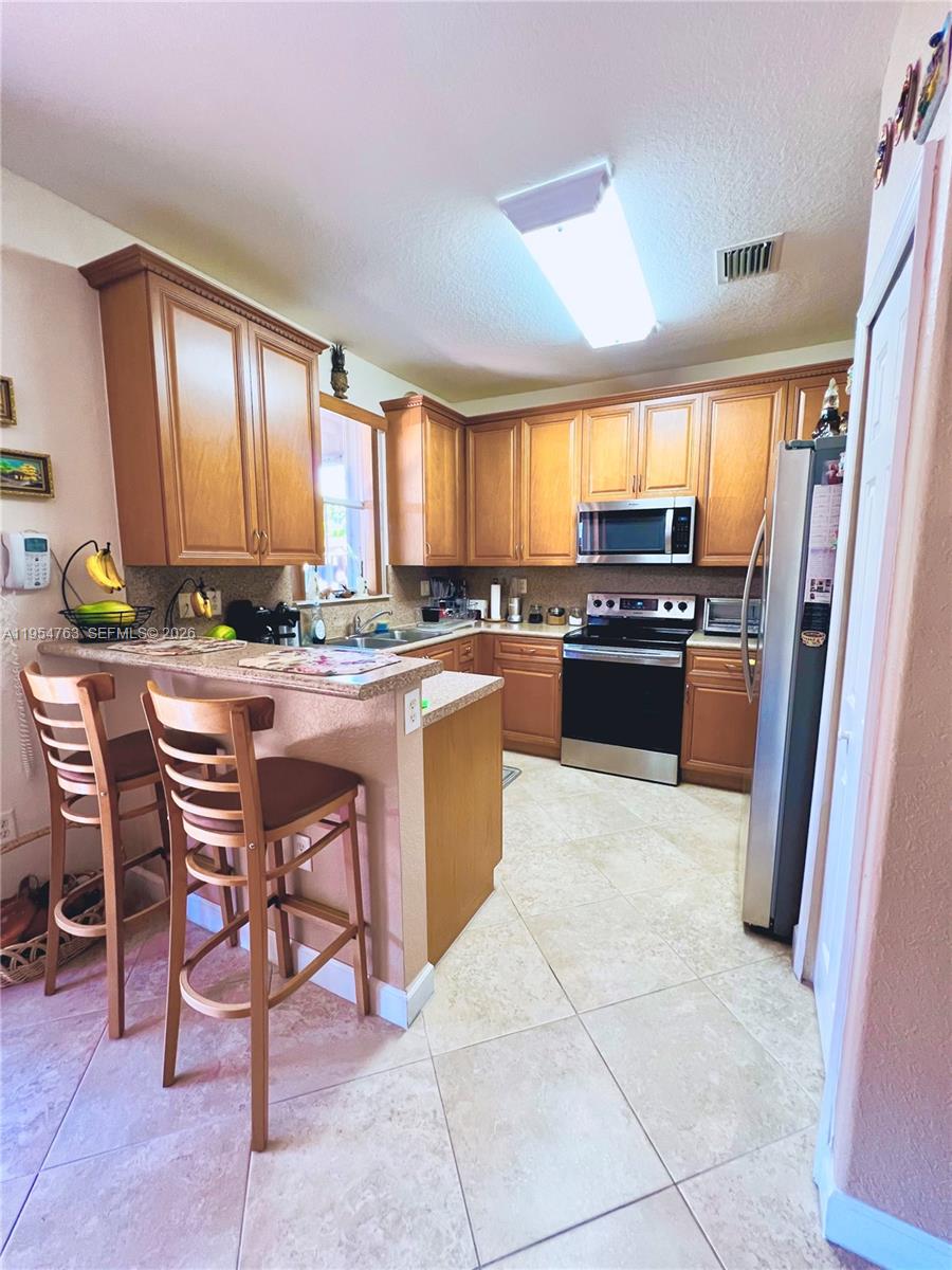 2499 SE 14th St, Homestead, FL, 33035/$425,000 2 2499 SE 14th St