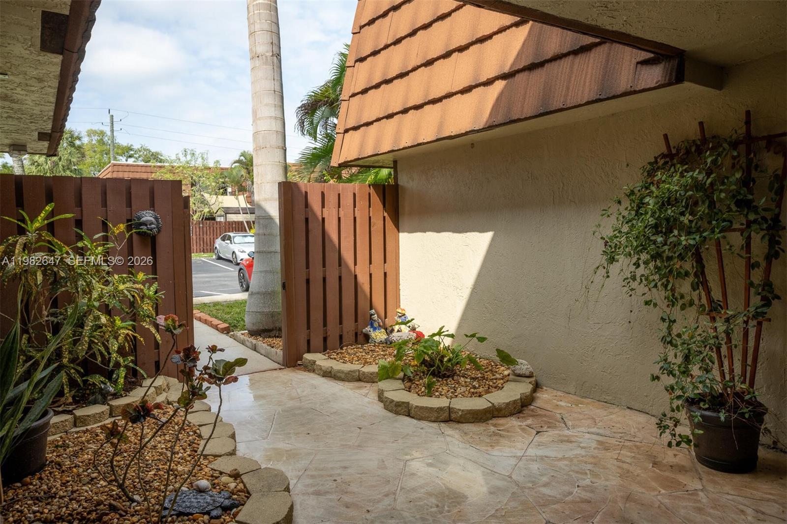 C H E ACRES - Residential