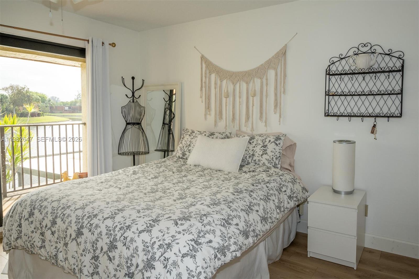 C H E ACRES - Residential