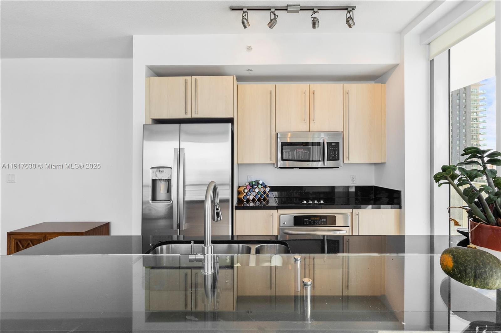 79 SW 12th St 2701-S