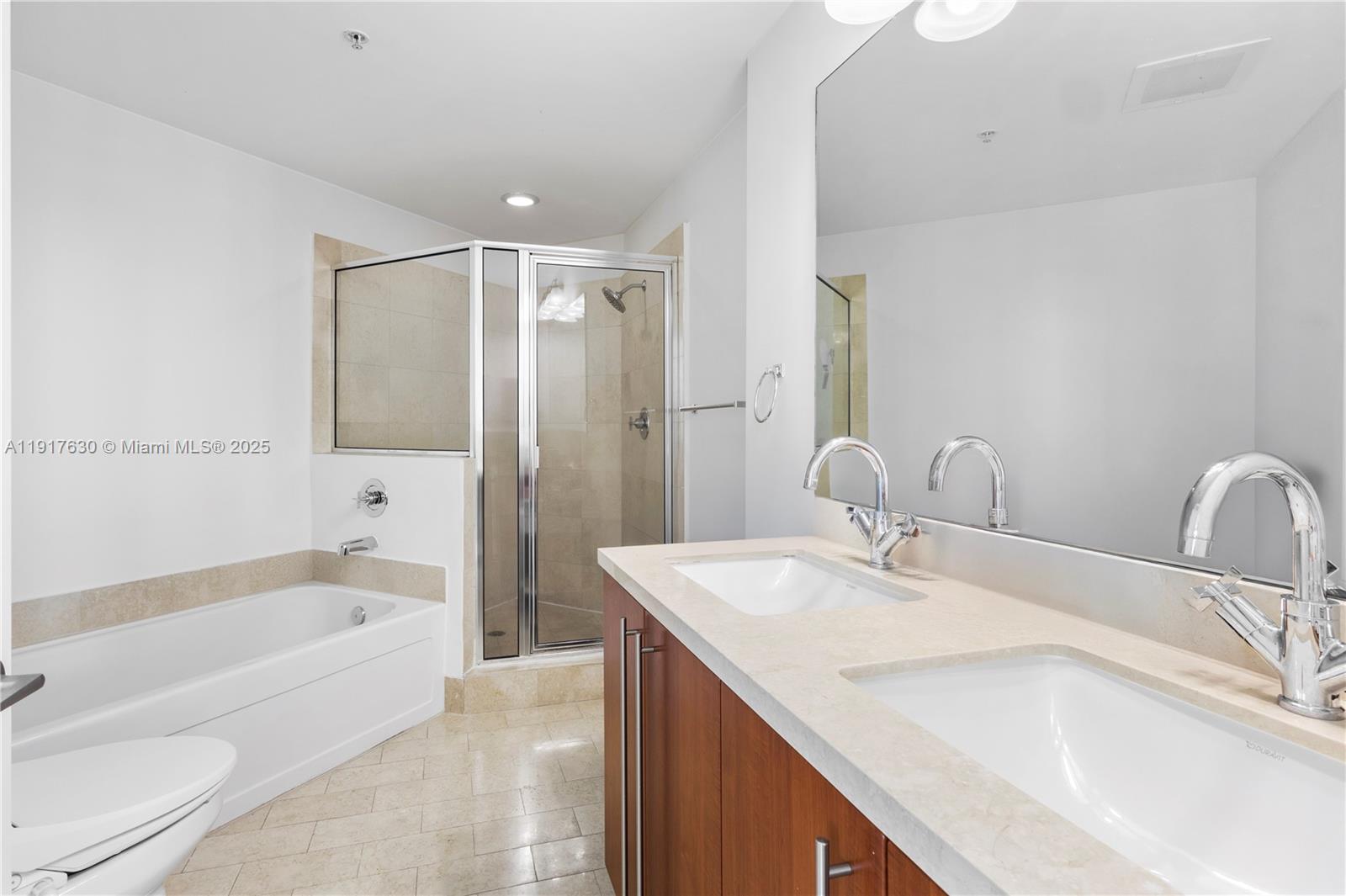 THE AXIS ON BRICKELL COND - Residential