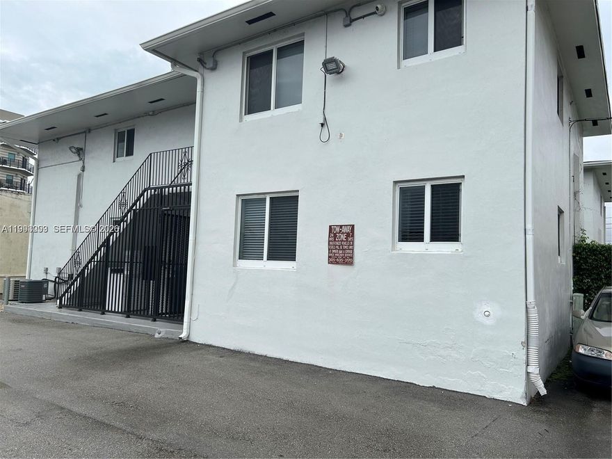 This well-maintained 1-bedroom, 1-bath unit is located in a clean, gated building. The apartment features a full kitchen with granite countertops, a spacious living and dining area, central A/C, ceiling fans, and a large closet. There is a washer on the premises, and the unit includes one assigned parking space.
Centrally located and within walking distance to grocery stores and many local establishments.
Section 8 welcome. No pets.
