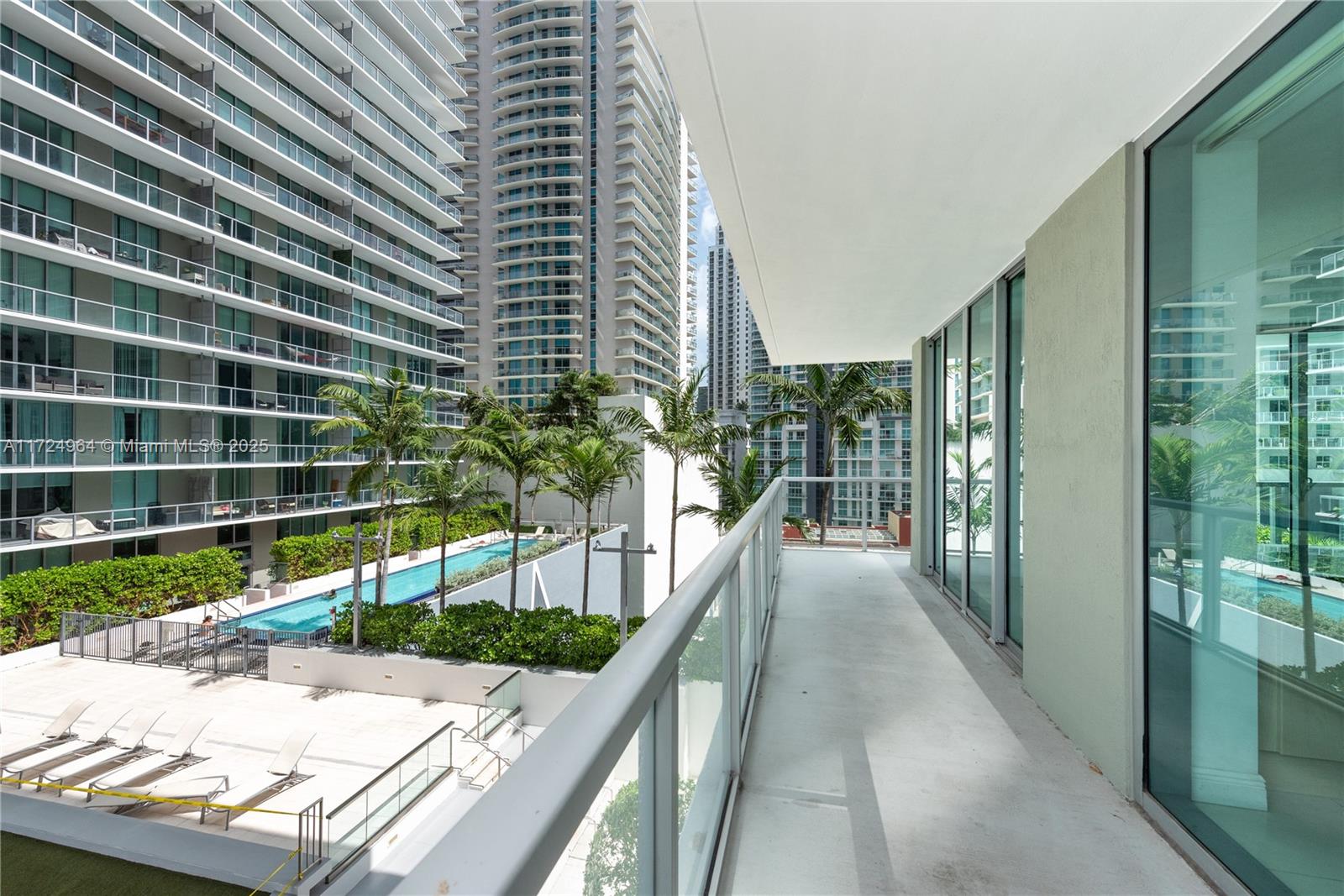 THE AXIS ON BRICKELL COND - Residential