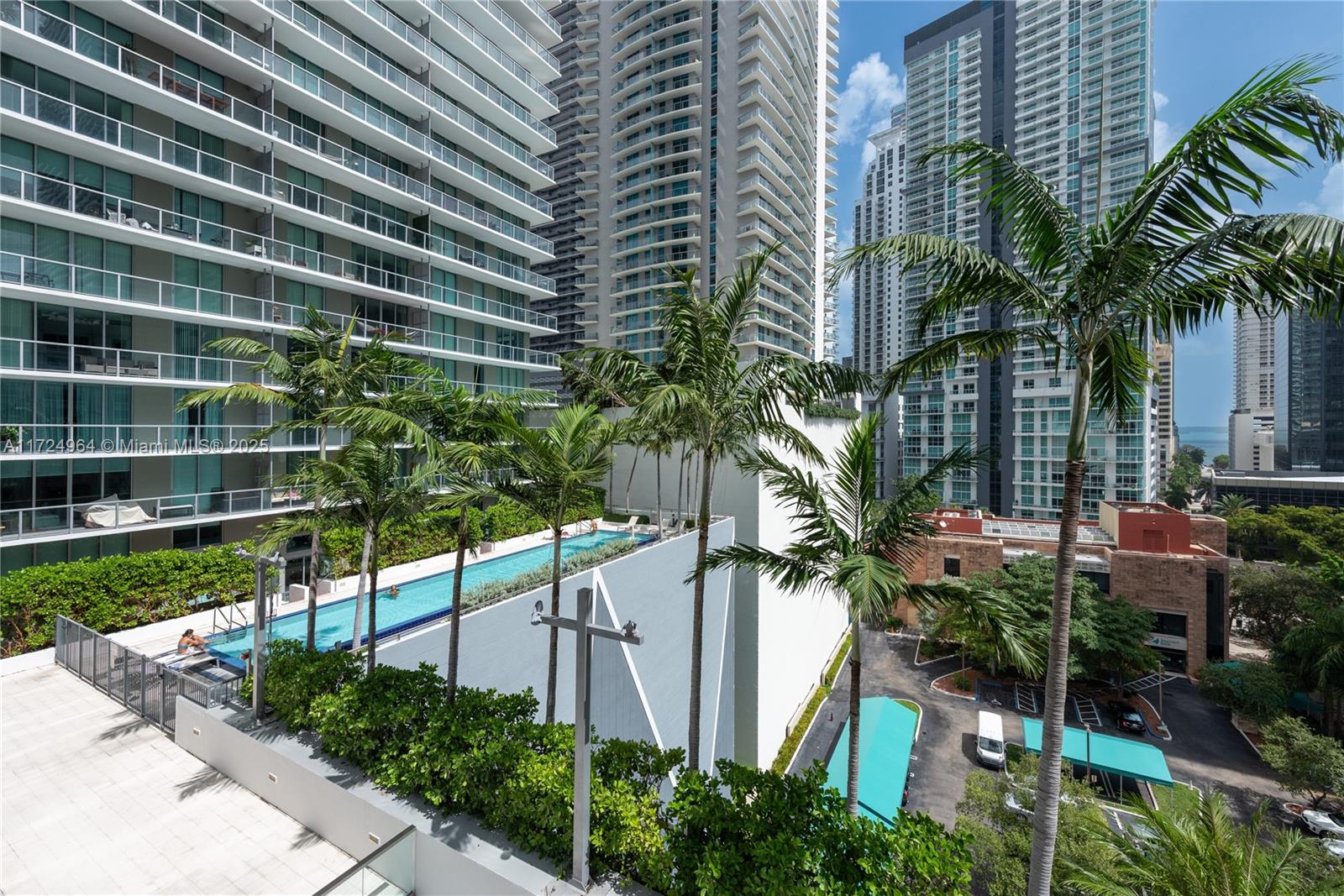 THE AXIS ON BRICKELL COND - Residential