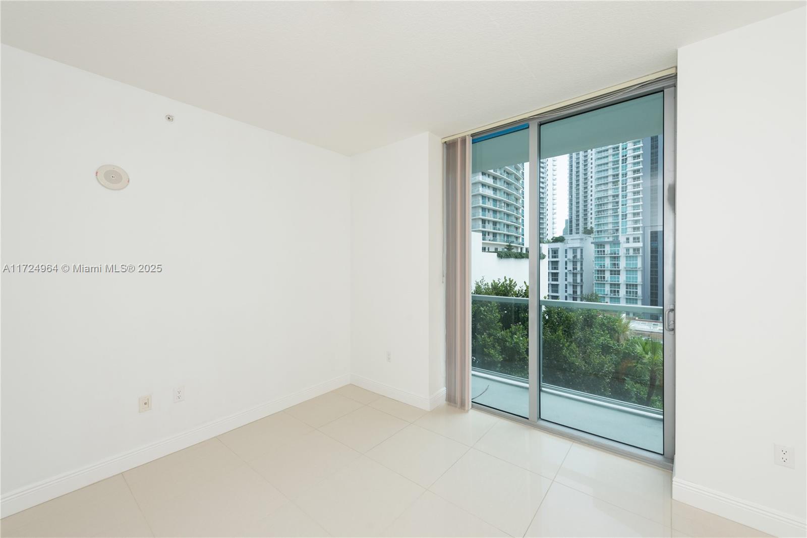 THE AXIS ON BRICKELL COND - Residential