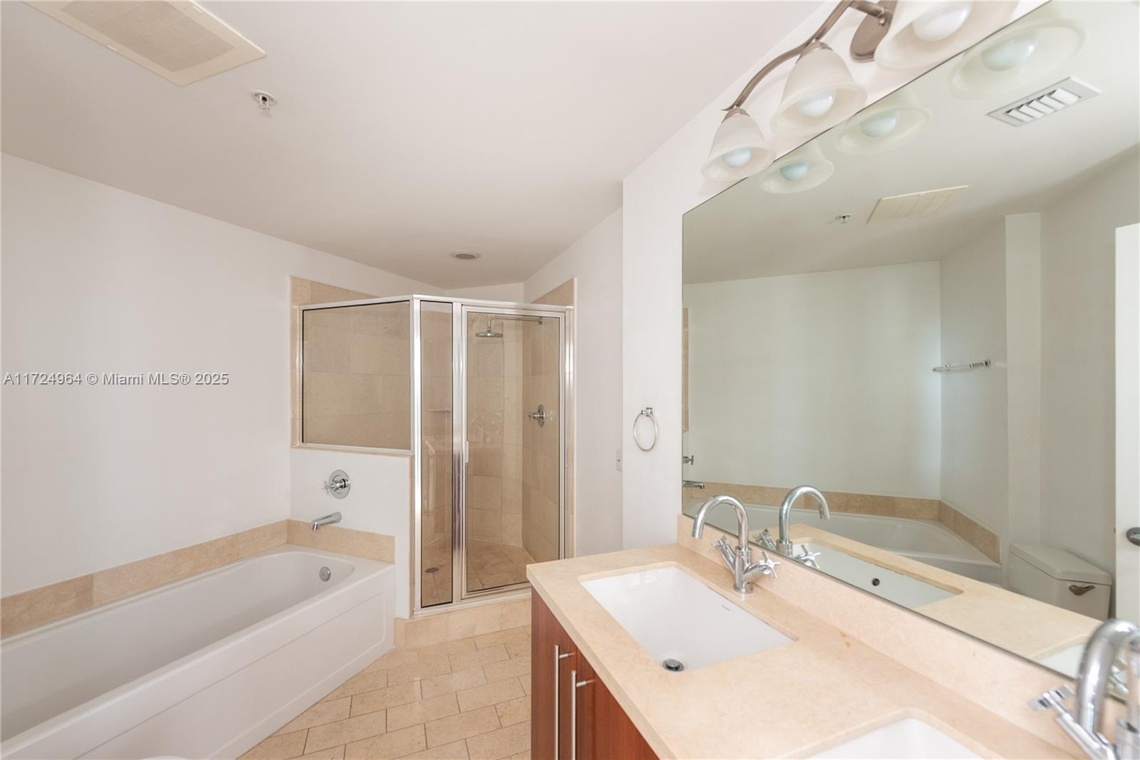 THE AXIS ON BRICKELL COND - Residential