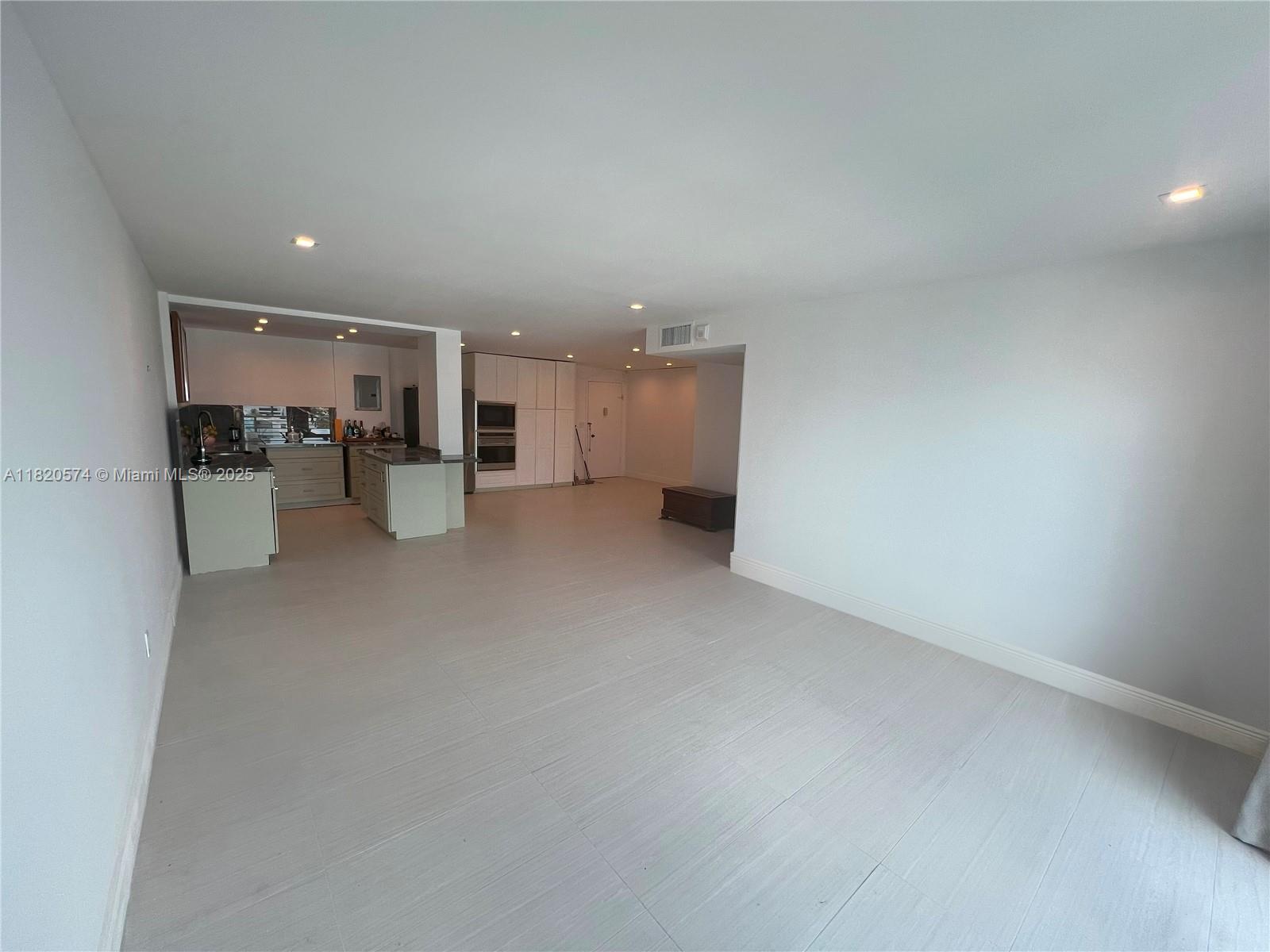 1450 Lincoln Rd 901