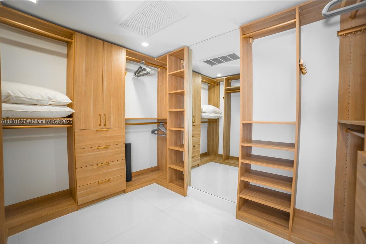 5600 CONDO - Residential Lease