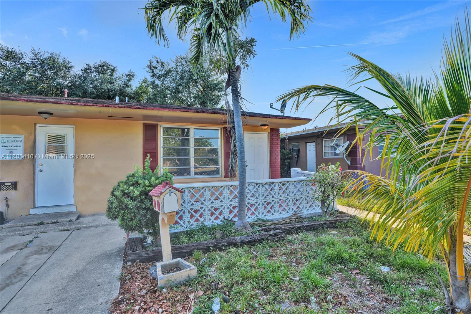 Rental Property at 16980 N Miami Ave 16982, North Miami Beach, Miami-Dade County, Florida - Bedrooms: 2 
Bathrooms: 2  - $2,300 MO.