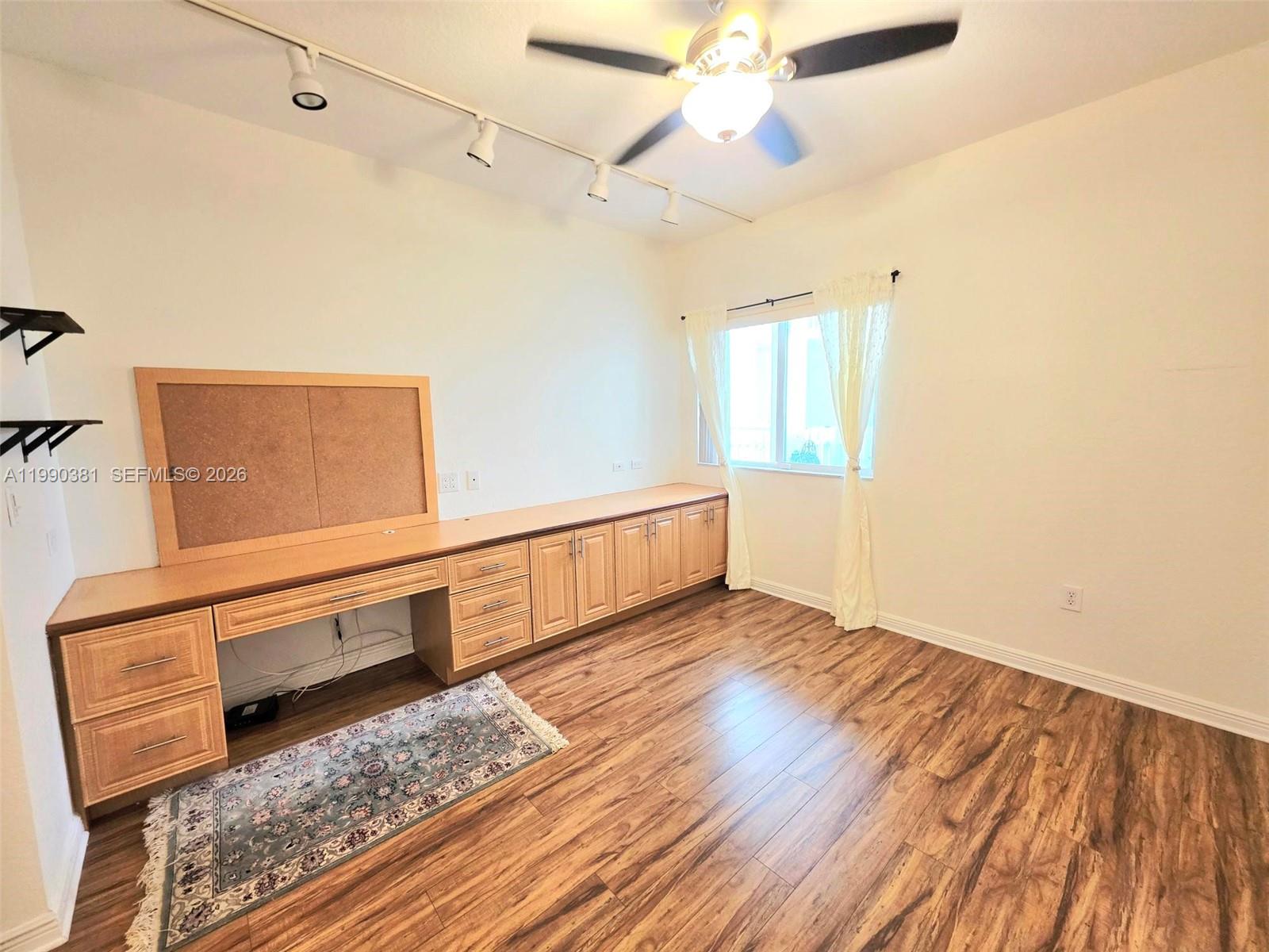 SOUTHAMPTON CONDOMINIUM - Residential