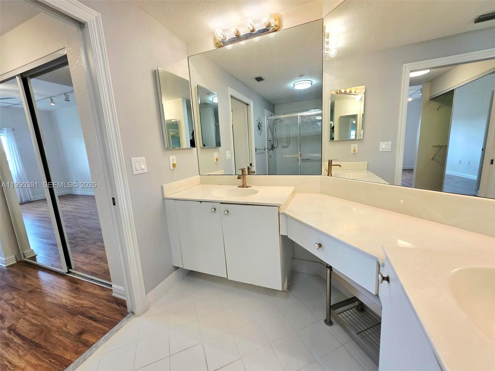 SOUTHAMPTON CONDOMINIUM - Residential