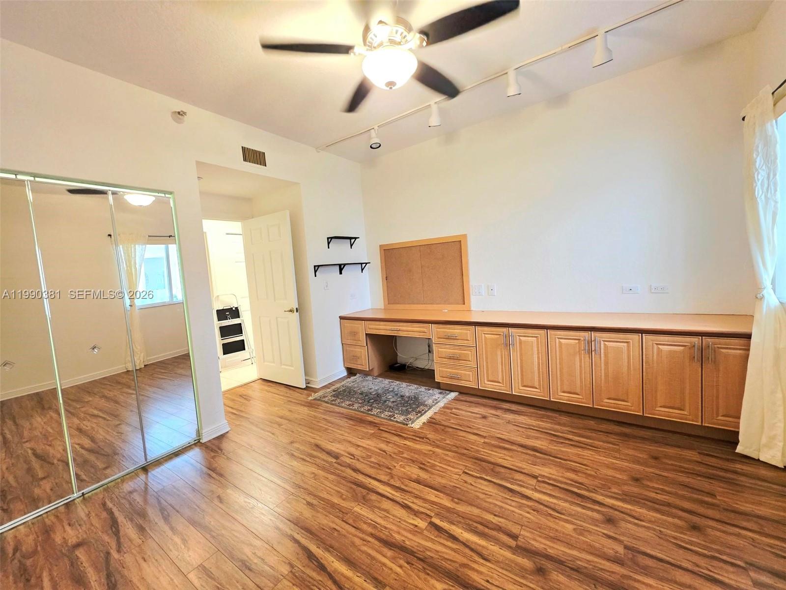 SOUTHAMPTON CONDOMINIUM - Residential