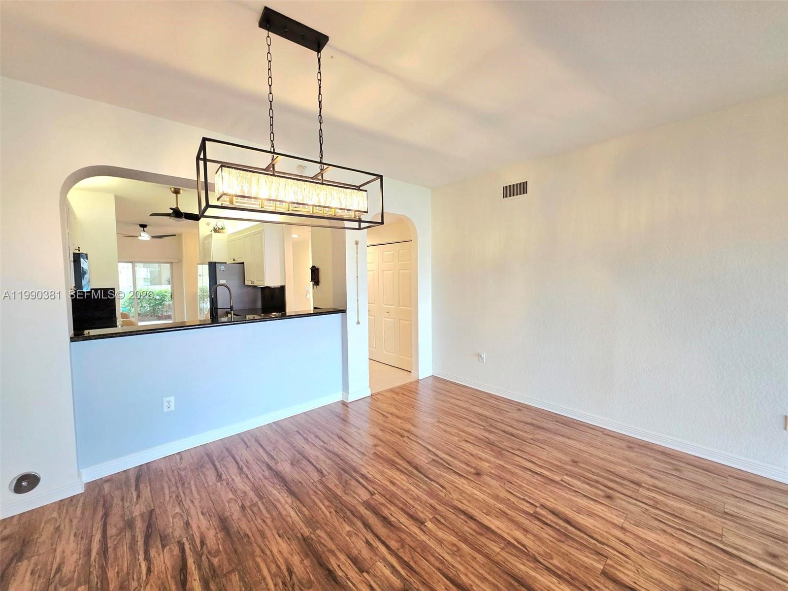 SOUTHAMPTON CONDOMINIUM - Residential