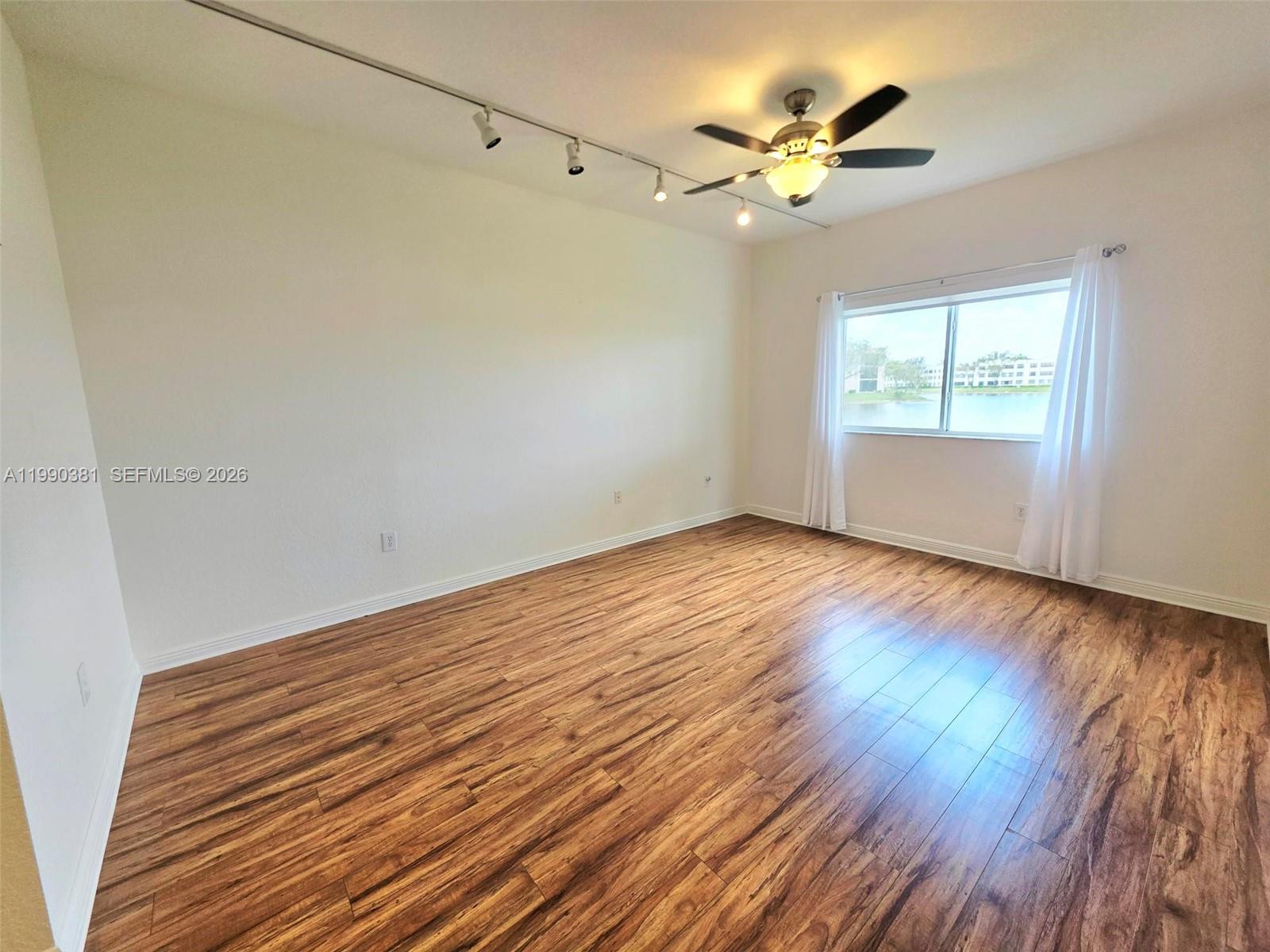 SOUTHAMPTON CONDOMINIUM - Residential