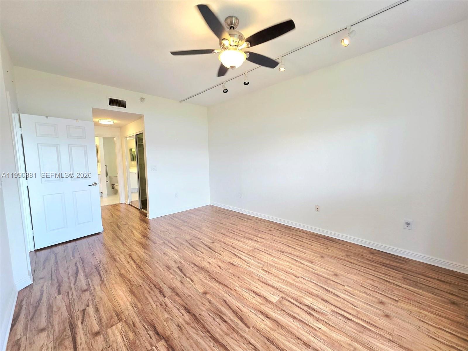 SOUTHAMPTON CONDOMINIUM - Residential