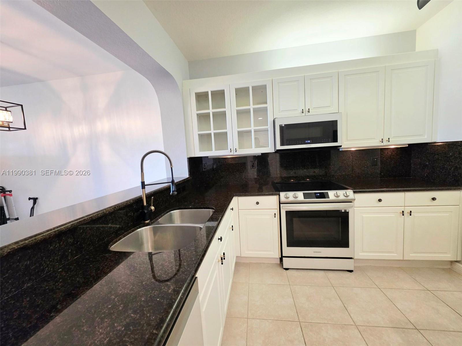 SOUTHAMPTON CONDOMINIUM - Residential