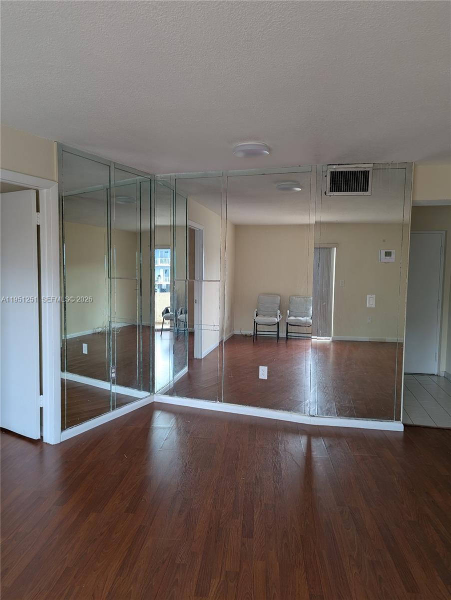 3948 NE 169th St 203, North Miami Beach, FL, 33160/$229,900 3 3948 NE 169th St 203