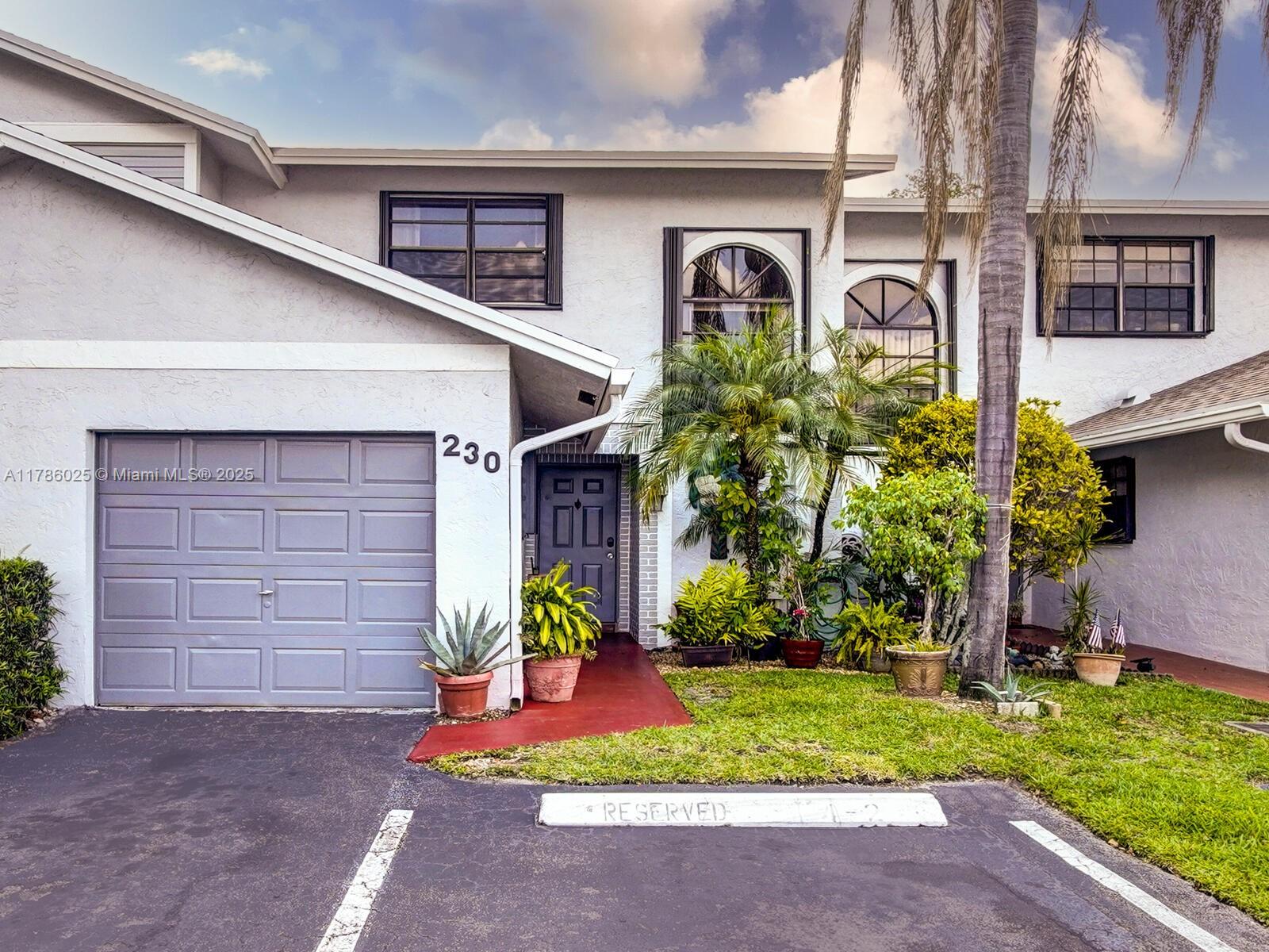 230 Nw 106th Ter, Pembroke Pines, Miami-Dade County, Florida - 2 Bedrooms  
3 Bathrooms - 