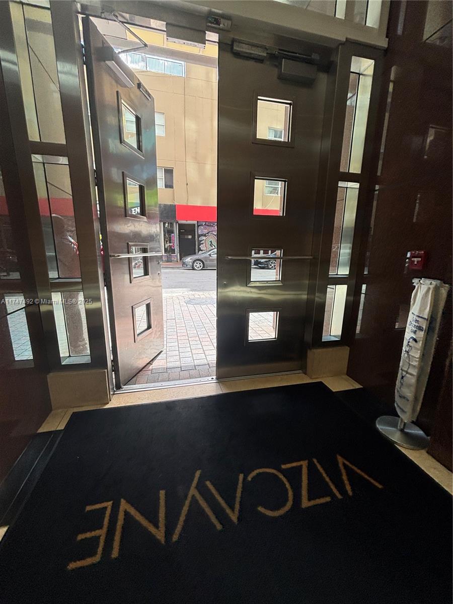 VIZCAYNE SOUTH CONDO - Residential