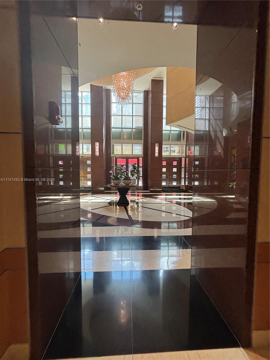 VIZCAYNE SOUTH CONDO - Residential