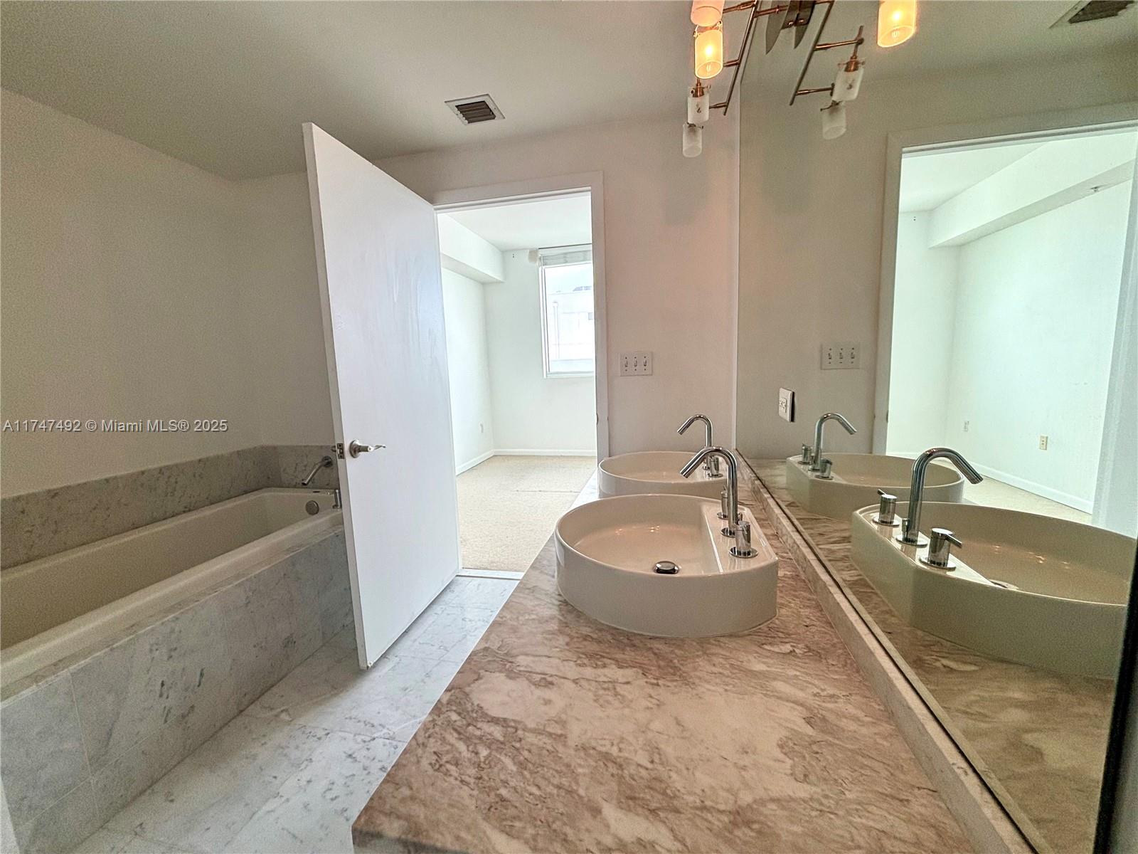 VIZCAYNE SOUTH CONDO - Residential