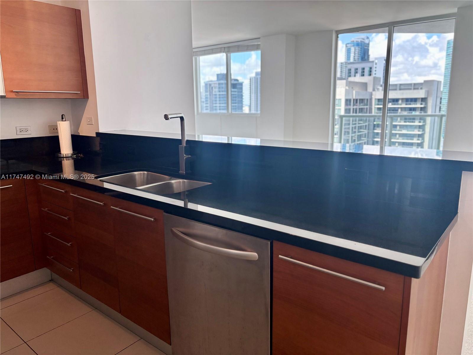 VIZCAYNE SOUTH CONDO - Residential