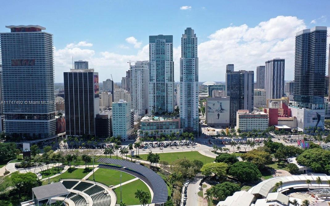 VIZCAYNE SOUTH CONDO - Residential