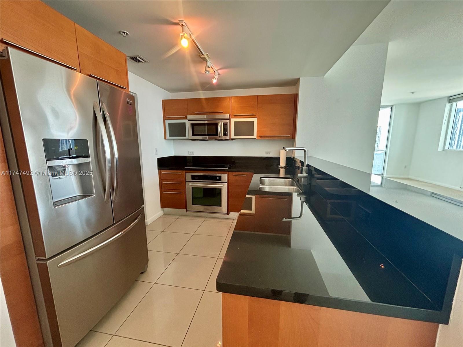 VIZCAYNE SOUTH CONDO - Residential