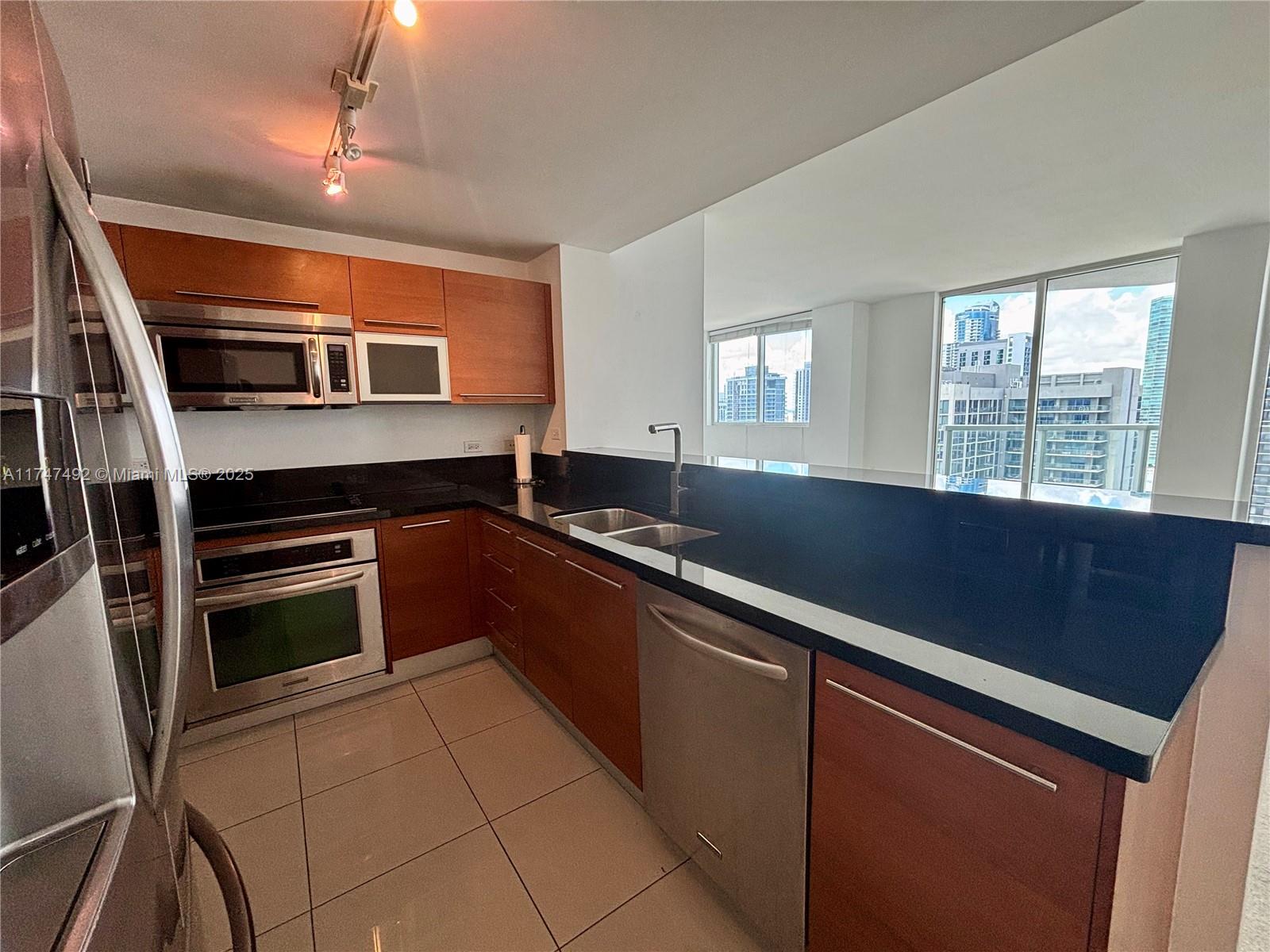 VIZCAYNE SOUTH CONDO - Residential