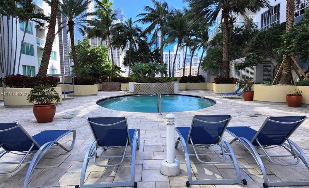 VIZCAYNE SOUTH CONDO - Residential