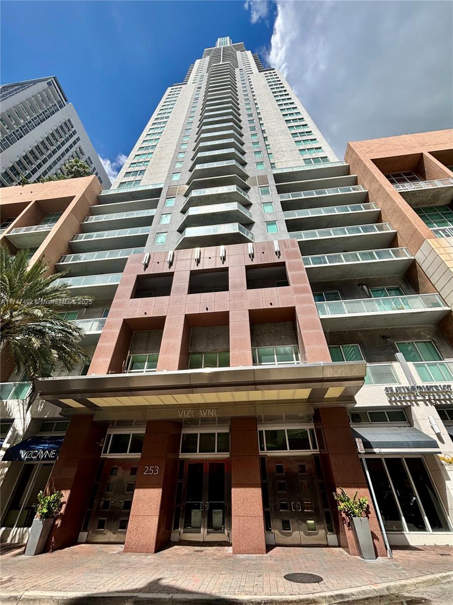 253 NE 2nd St 3202