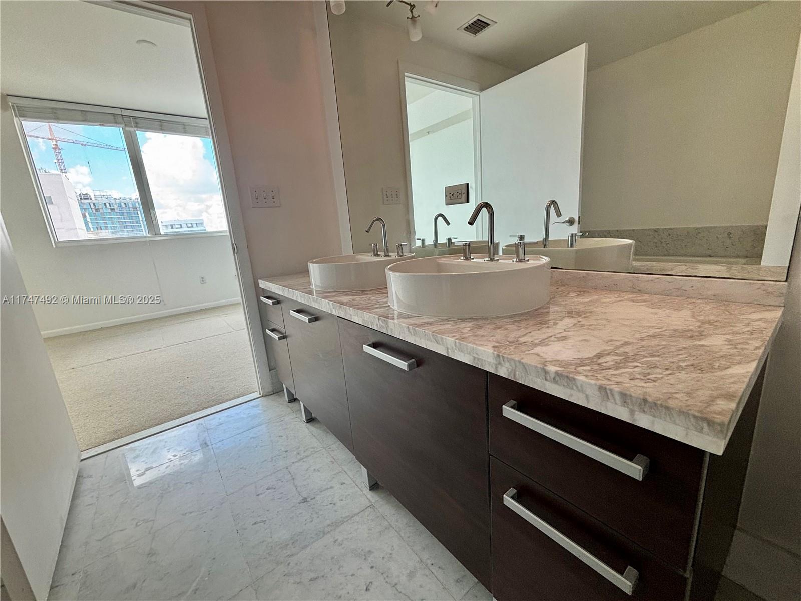 VIZCAYNE SOUTH CONDO - Residential