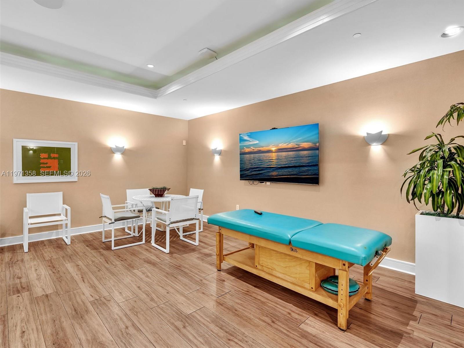 THE PALACE AT BAL HARBOUR - Residential