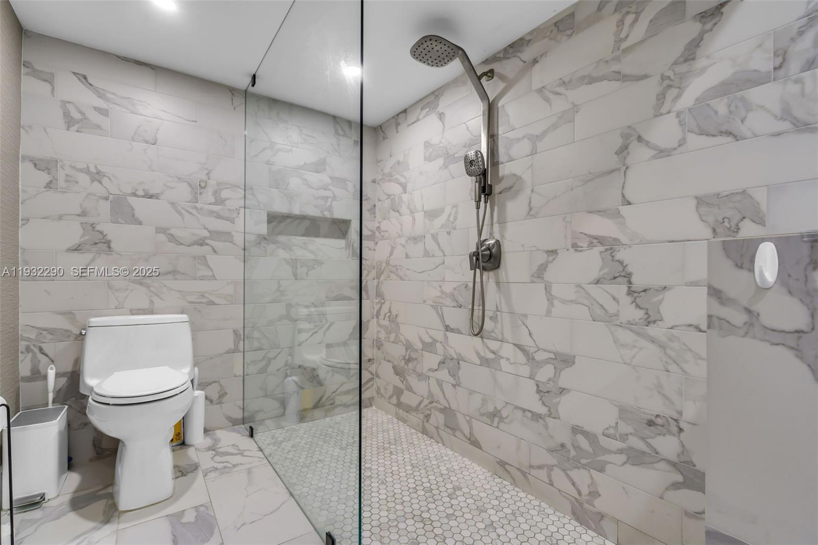 BISCAYNE KEY ESTATES - Residential Lease