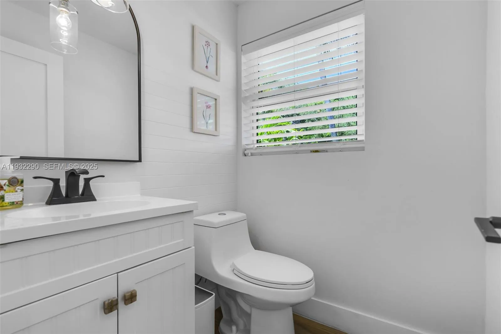 Key Biscayne, Florida 33149, United States, 5 Bedrooms Bedrooms, ,5 BathroomsBathrooms,Residential,Active,256478