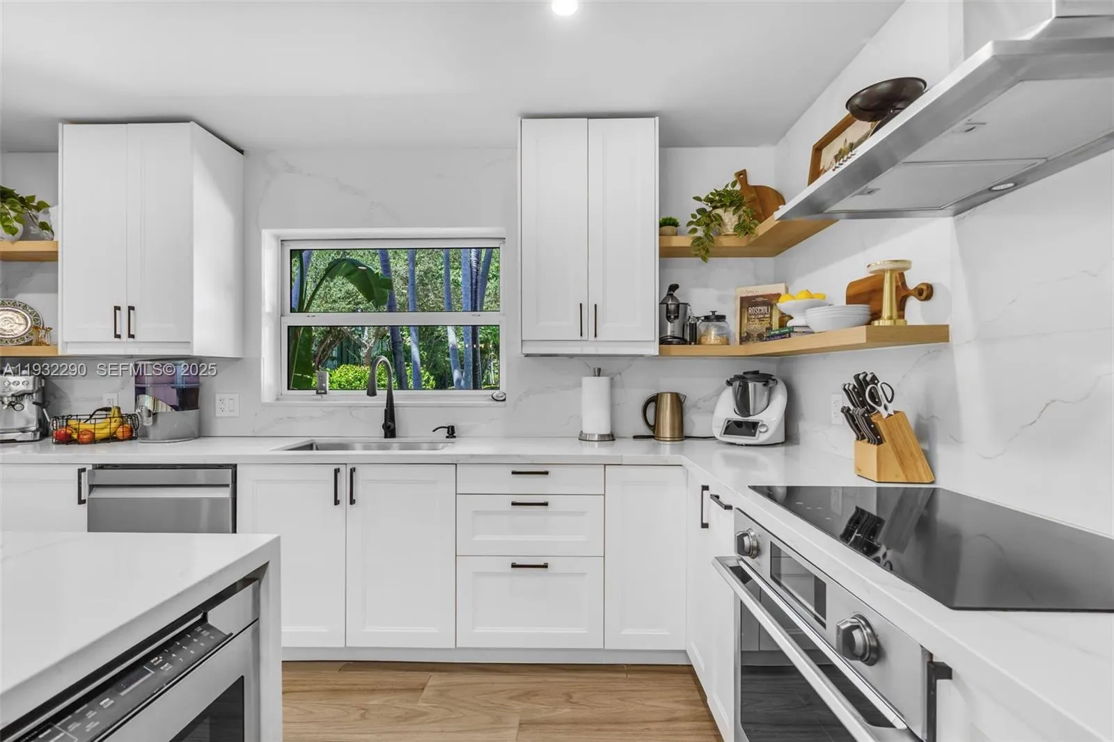 Key Biscayne, Florida 33149, United States, 5 Bedrooms Bedrooms, ,5 BathroomsBathrooms,Residential,Active,256478