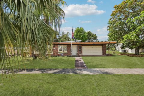 Photo of 272 W 46th St, Hialeah, FL 33012 (MLS # A11991639)