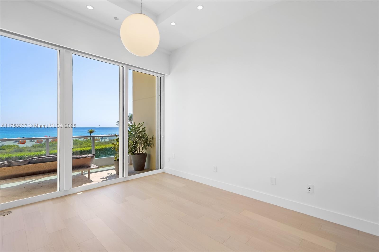 IL VILLAGGIO ON SOUTH BEA - Residential
