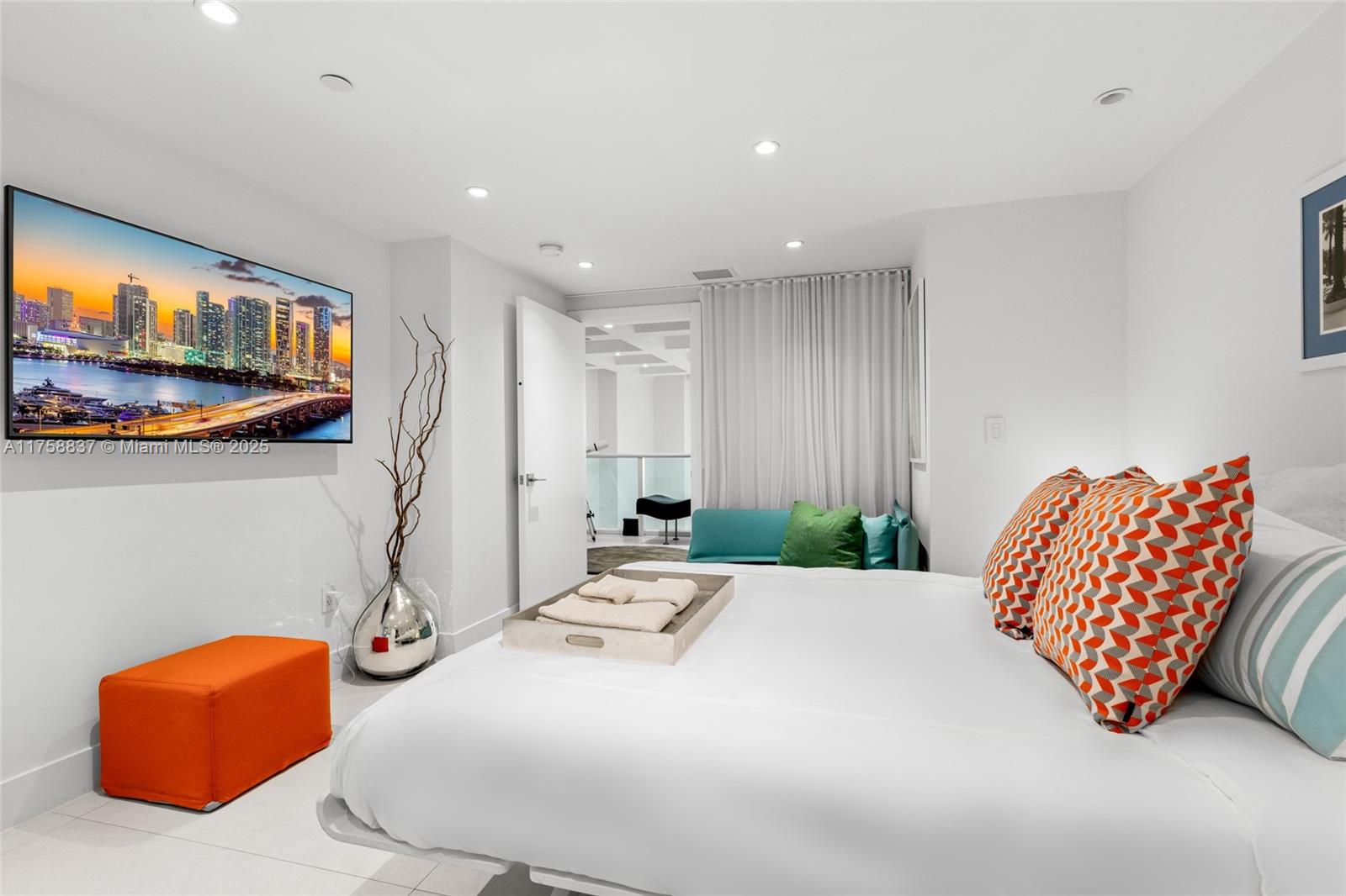 IL VILLAGGIO ON SOUTH BEA - Residential