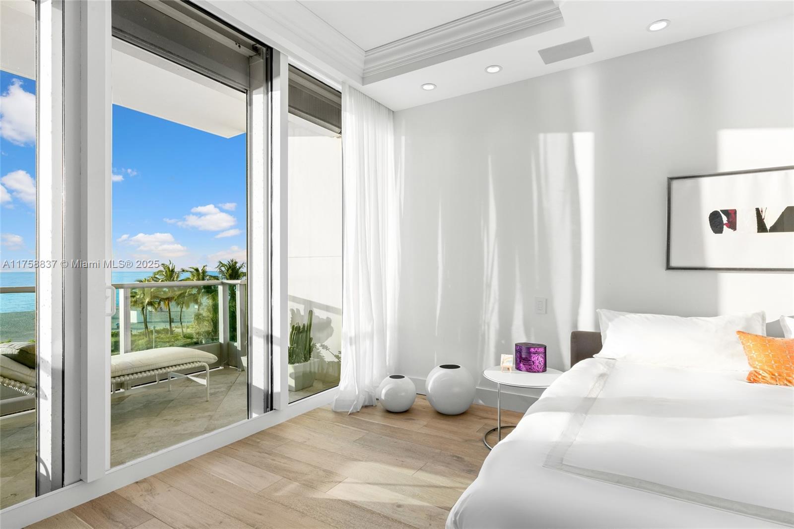 IL VILLAGGIO ON SOUTH BEA - Residential