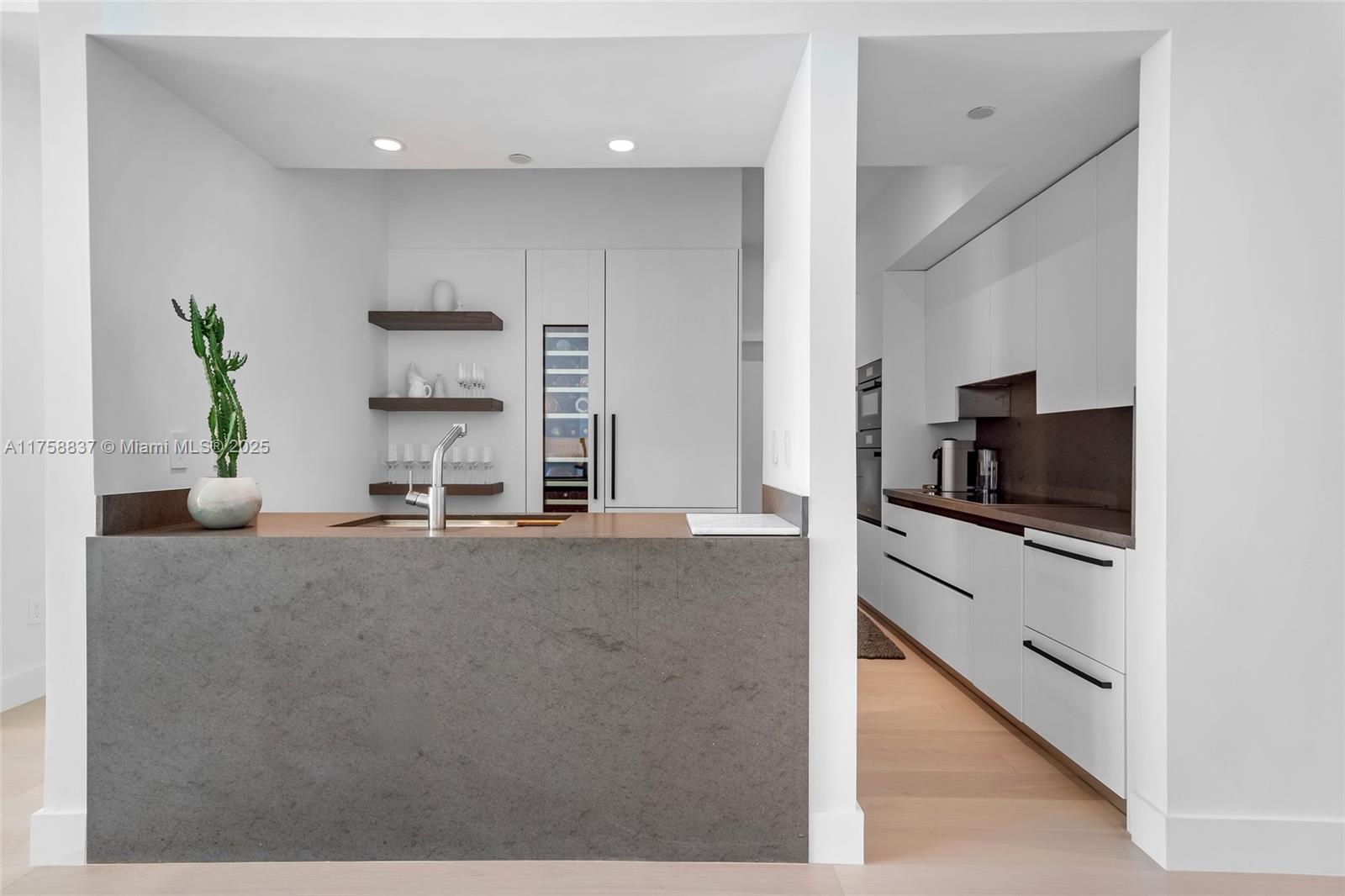 IL VILLAGGIO ON SOUTH BEA - Residential