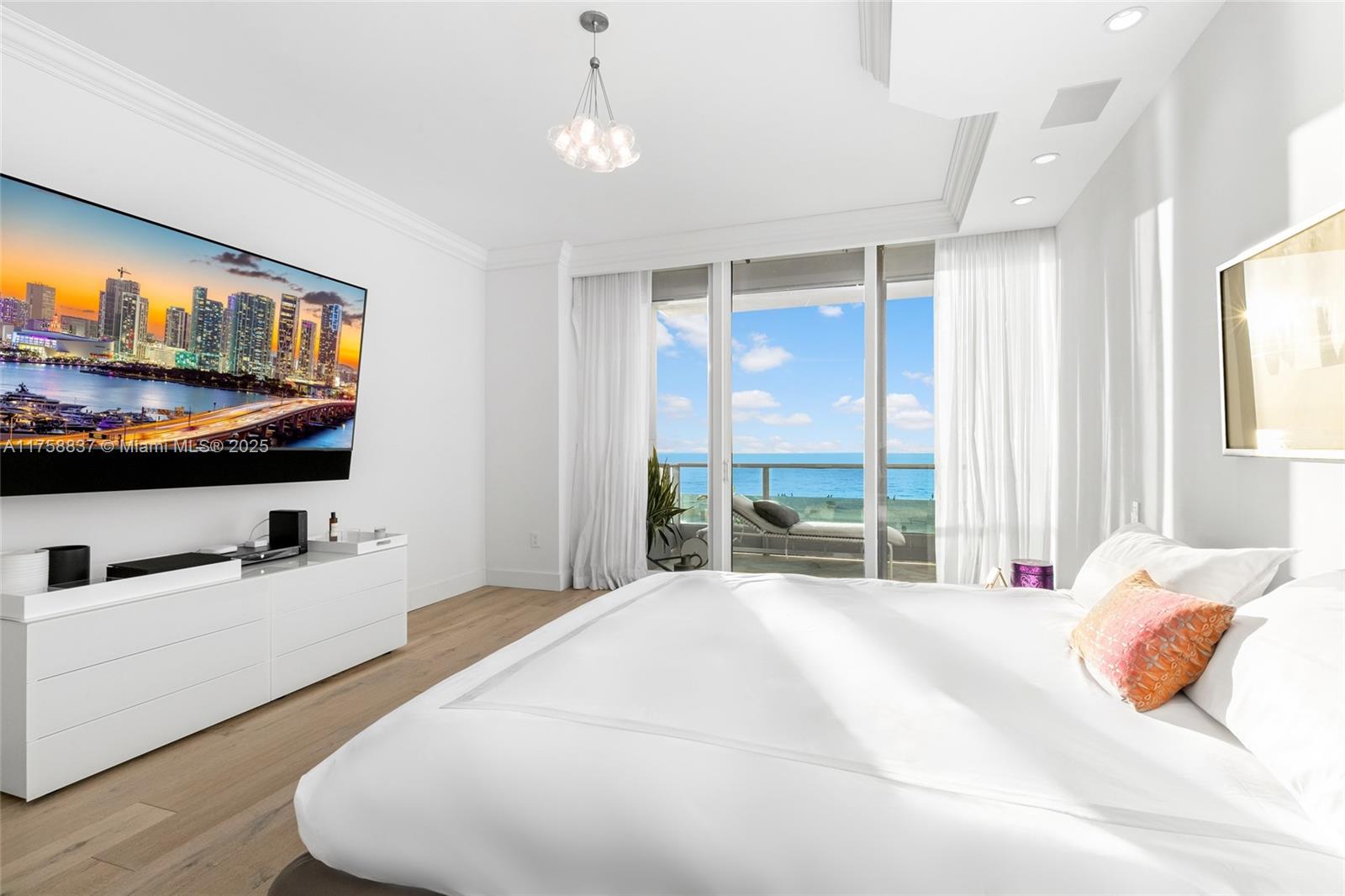 IL VILLAGGIO ON SOUTH BEA - Residential