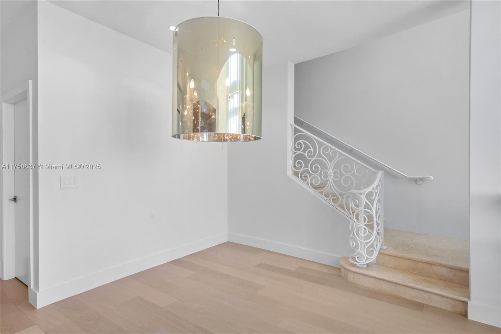 IL VILLAGGIO ON SOUTH BEA - Residential