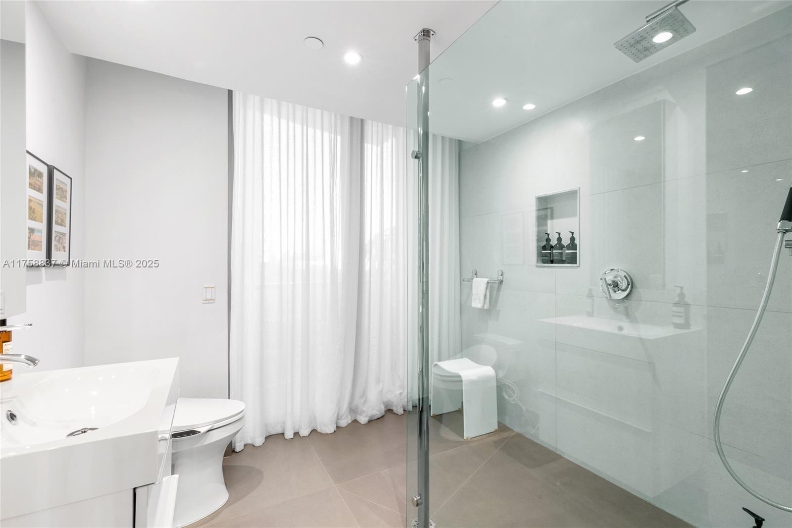 IL VILLAGGIO ON SOUTH BEA - Residential