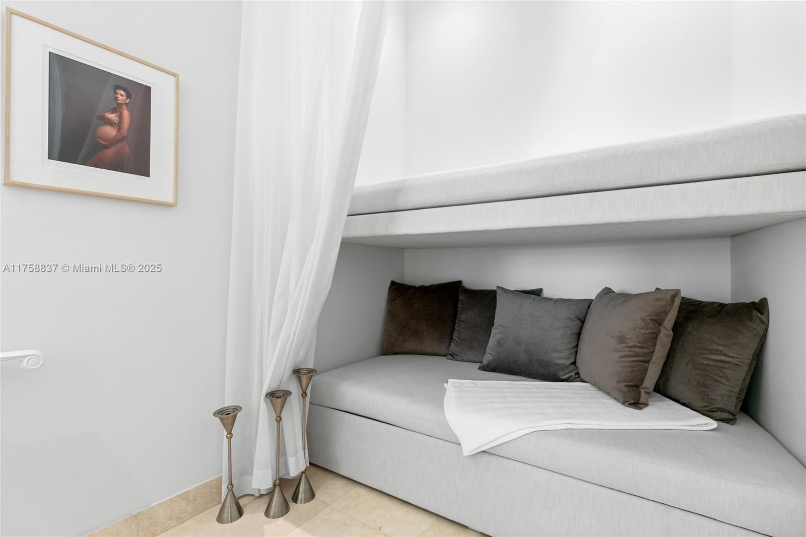 IL VILLAGGIO ON SOUTH BEA - Residential