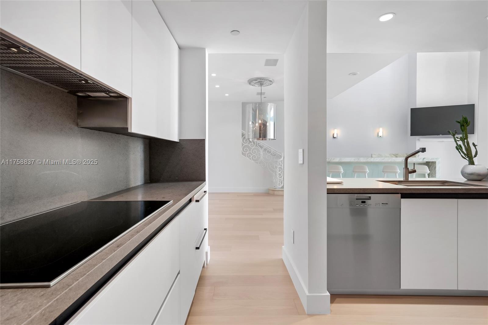 IL VILLAGGIO ON SOUTH BEA - Residential