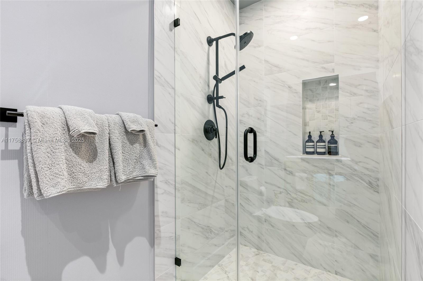 IL VILLAGGIO ON SOUTH BEA - Residential