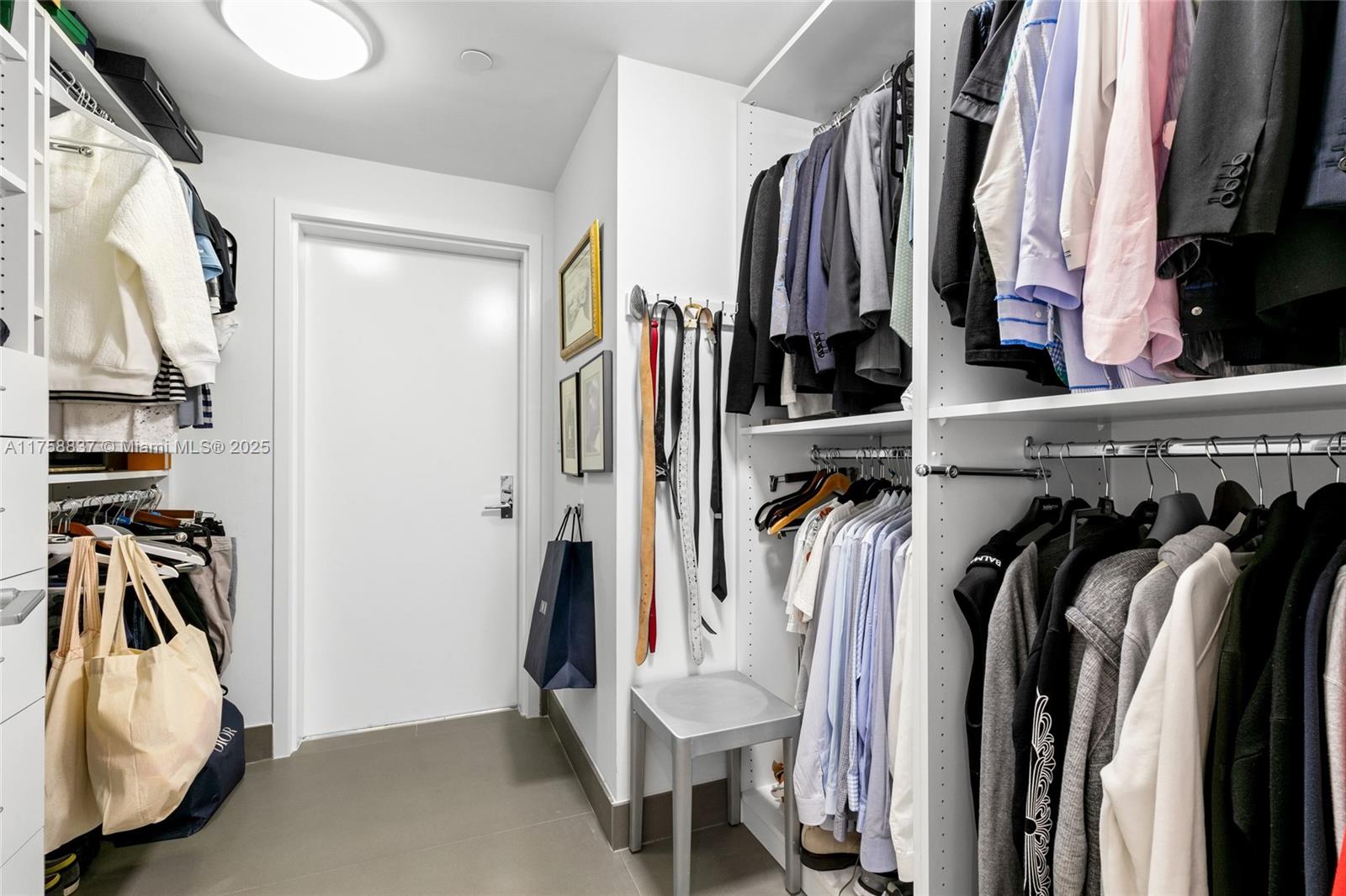 IL VILLAGGIO ON SOUTH BEA - Residential