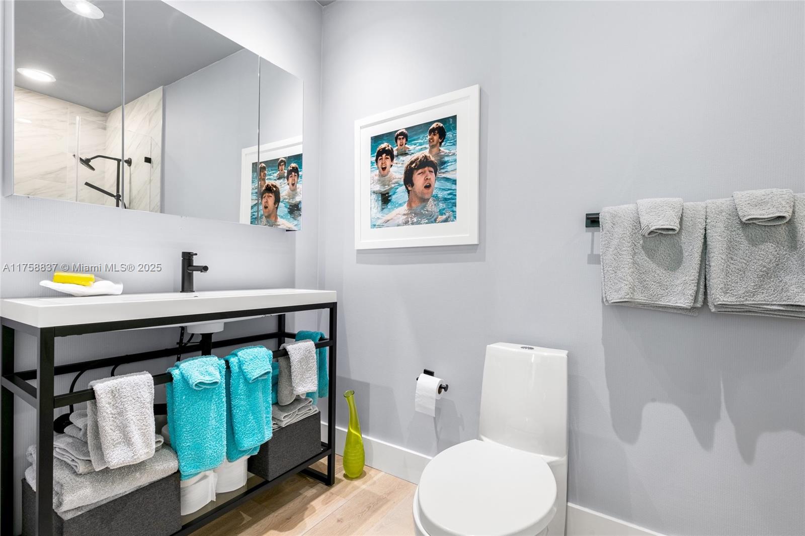 IL VILLAGGIO ON SOUTH BEA - Residential